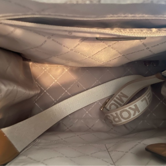 Large MK tote bag! - Picture 3 of 4